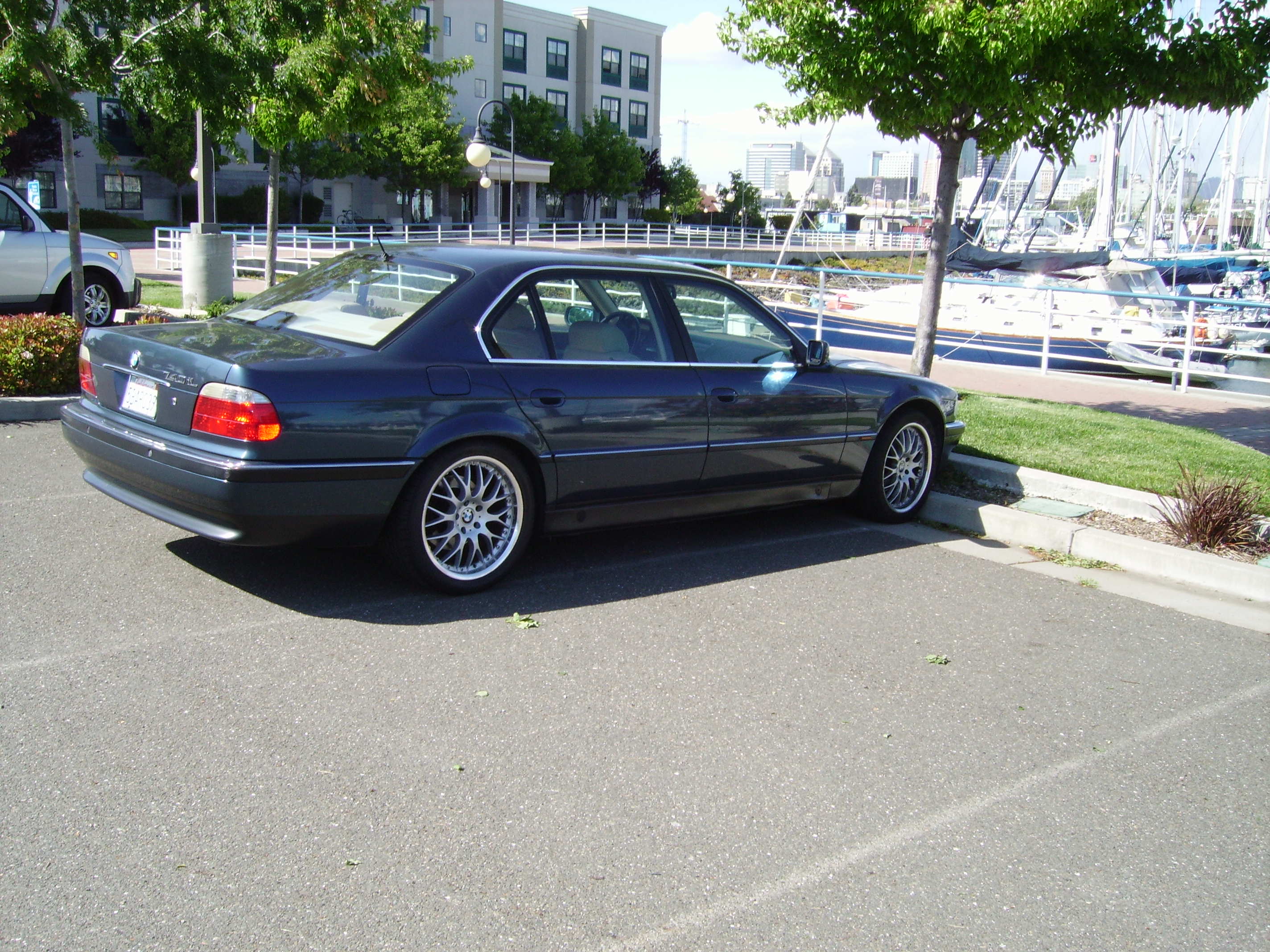 BMW 740iL: 7 фото