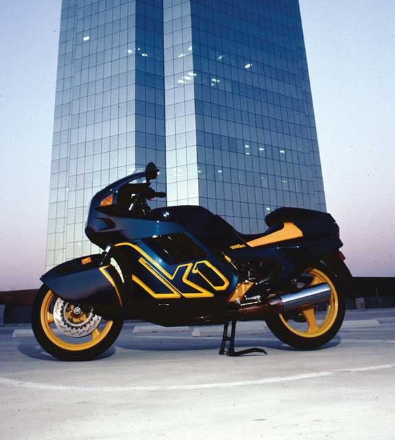 BMW K1: 11 фото