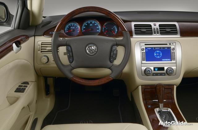 Buick Lucerne: 6 фото