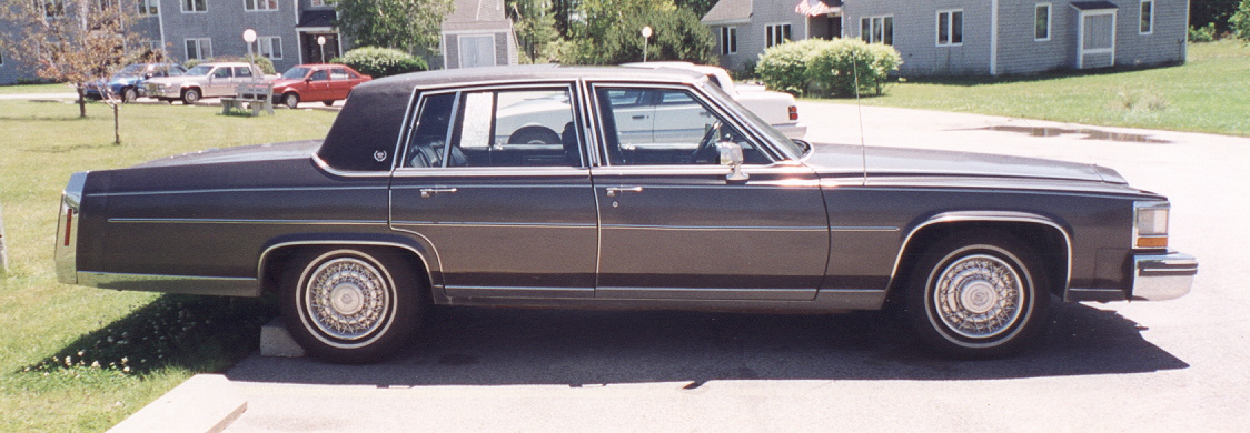 Cadillac Fleetwood Brougham: 3 фото