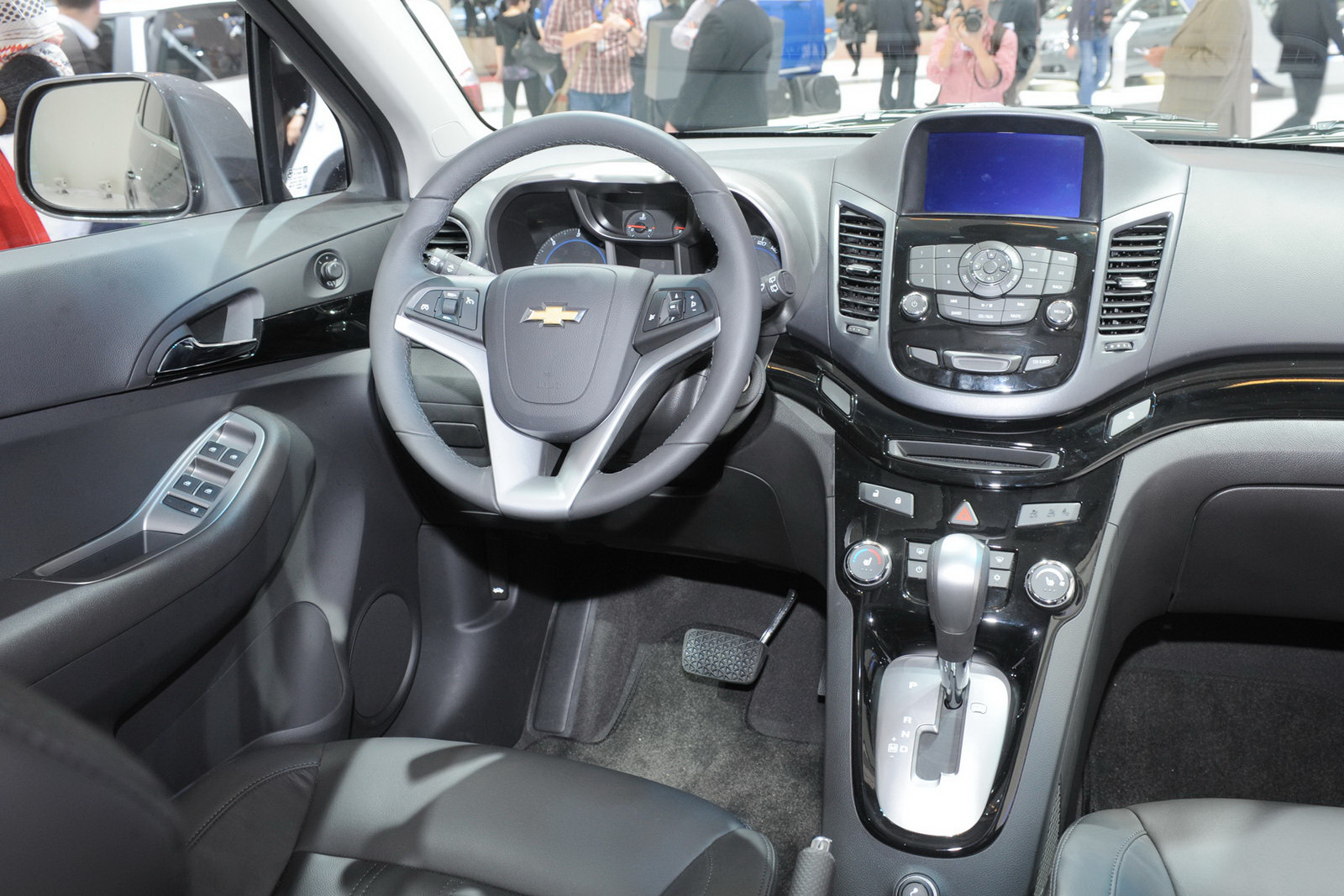 Chevrolet Orlando: 8 фото