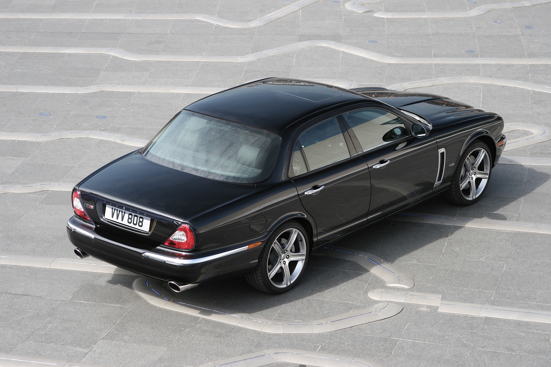 Jaguar XJR: 4 фото