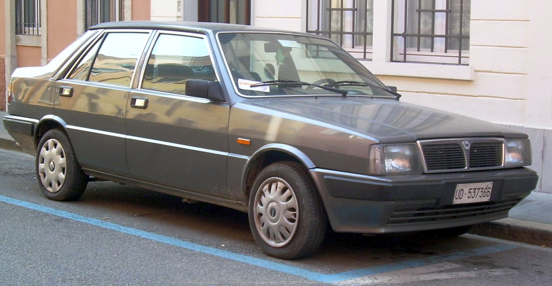 Lancia Prisma: 6 фото