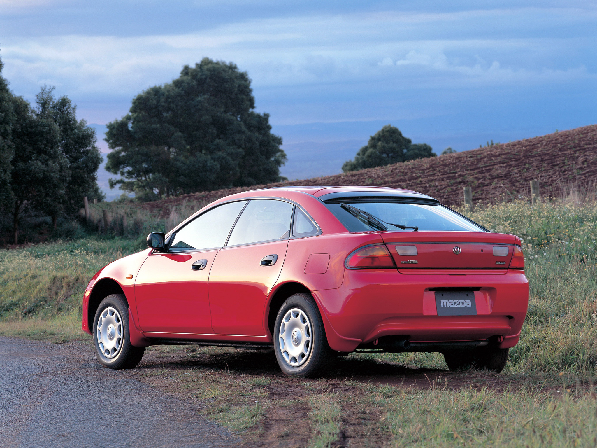 Mazda Astina: 4 фото