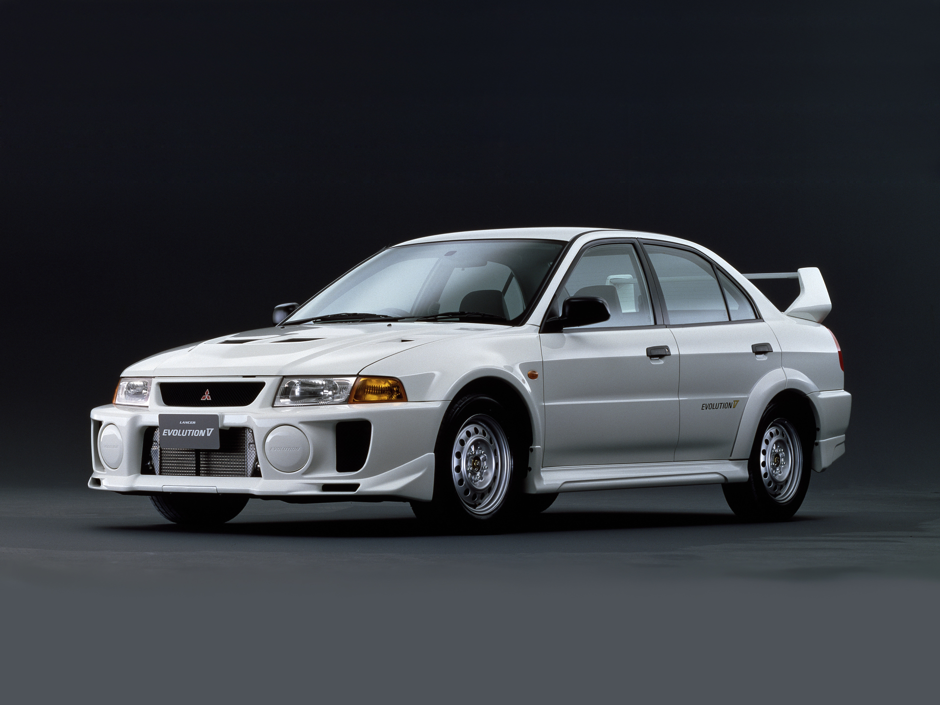 Mitsubishi Lancer Evolution V: 9 фото