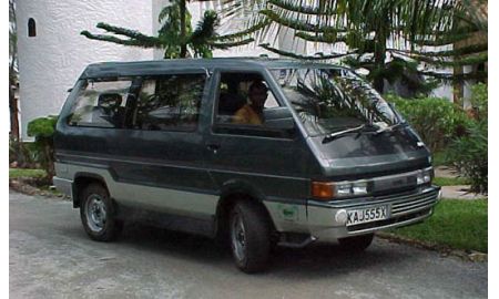 Nissan Largo: 3 фото