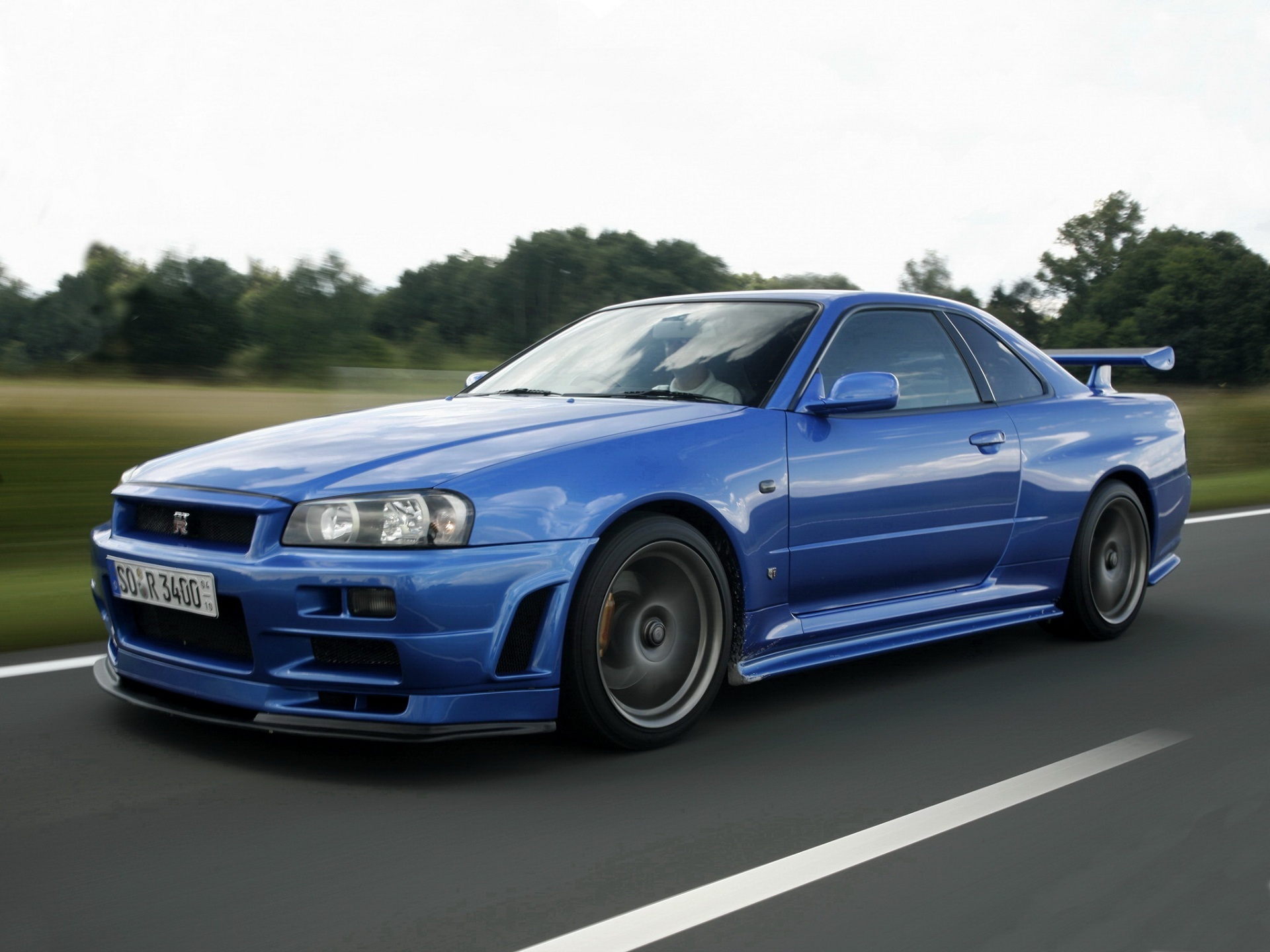 Nissan Skyline GT-R: 6 фото