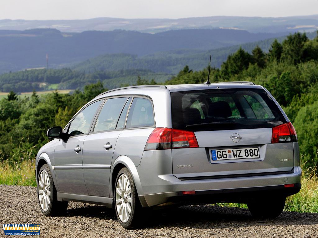 Opel Vectra Caravan: 3 фото