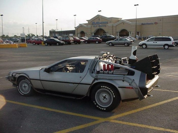 DeLorean: 12 фото