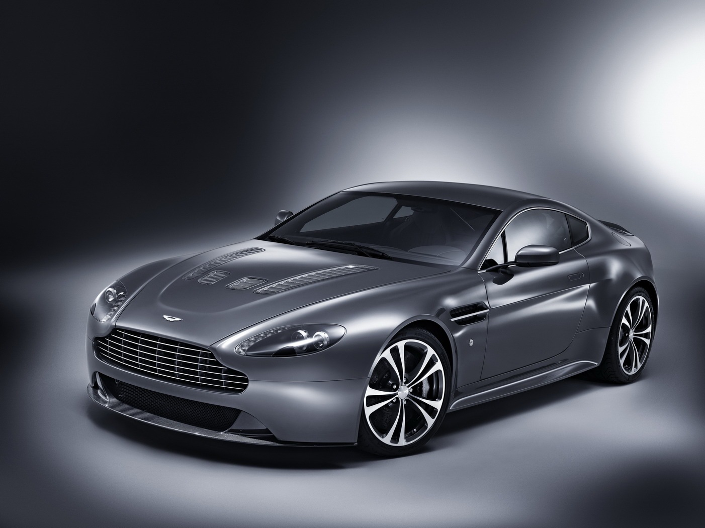 Aston Martin V12 Vantage: 5 фото