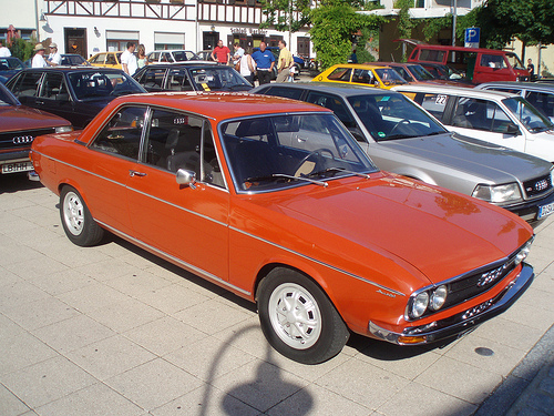 Audi 100 C1: 9 фото