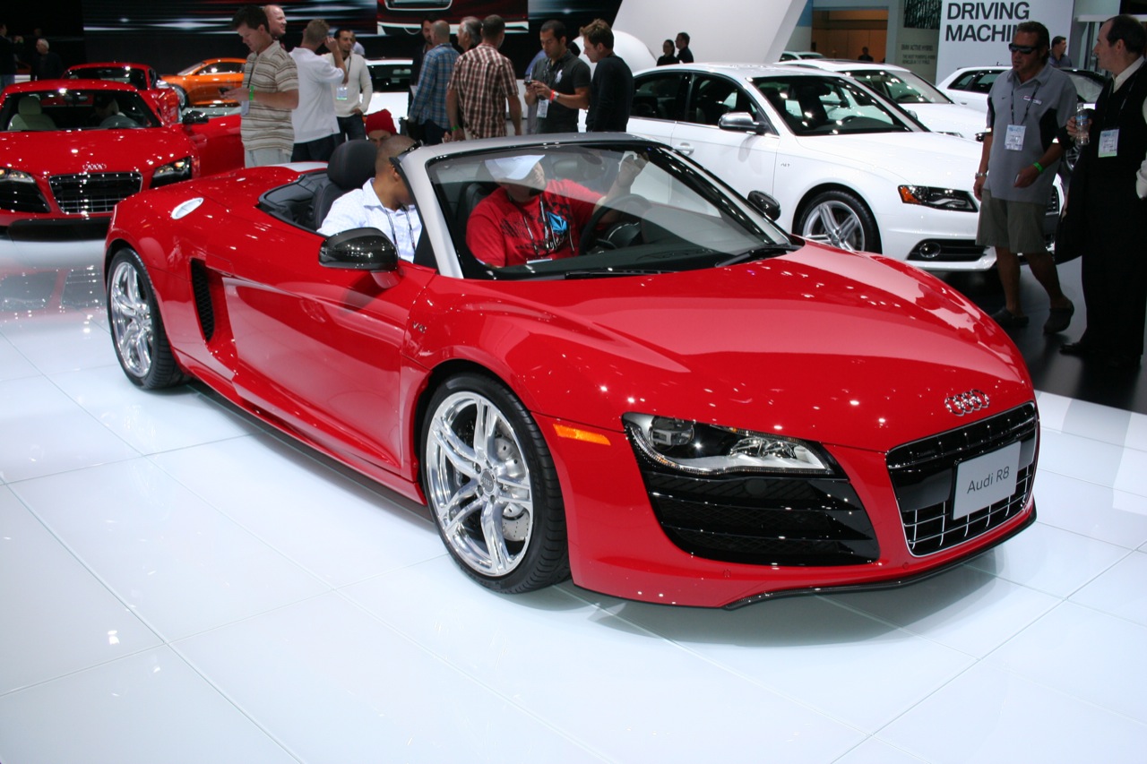 Audi R8 Spyder: 9 фото