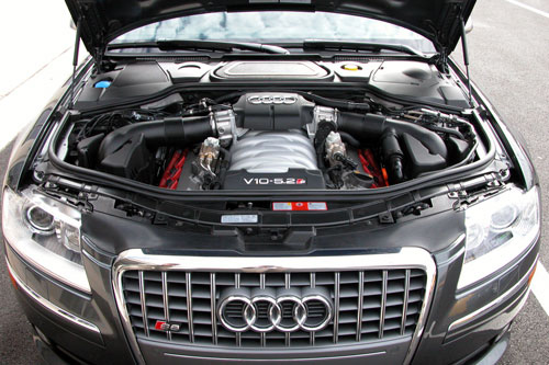 Audi S8: 10 фото