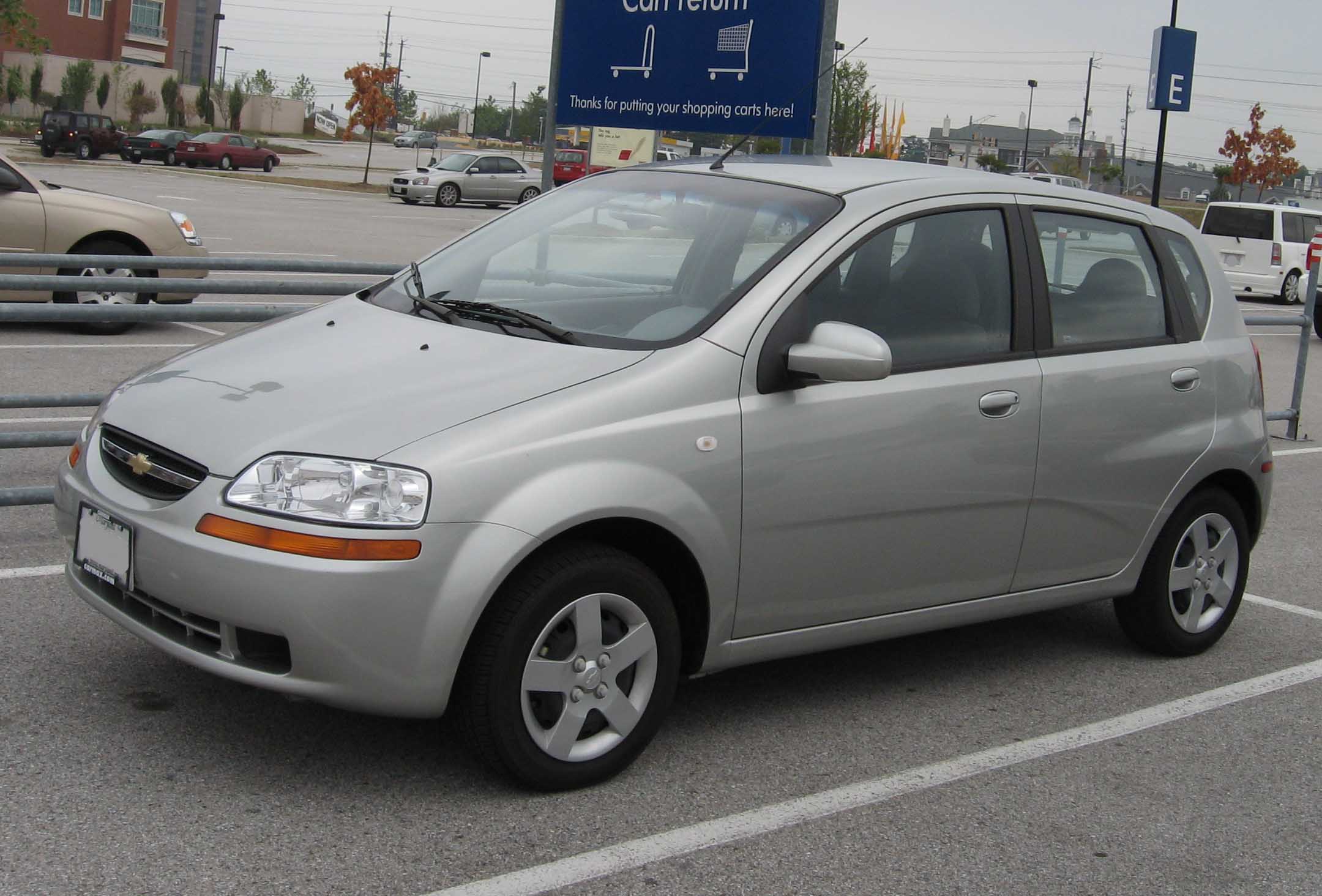 Chevrolet Aveo Hatchback: 10 фото