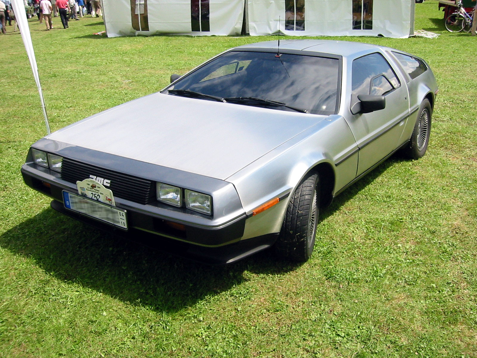 DeLorean DMC-12: 4 фото