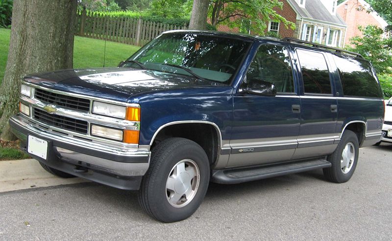 GMC Suburban: 9 фото