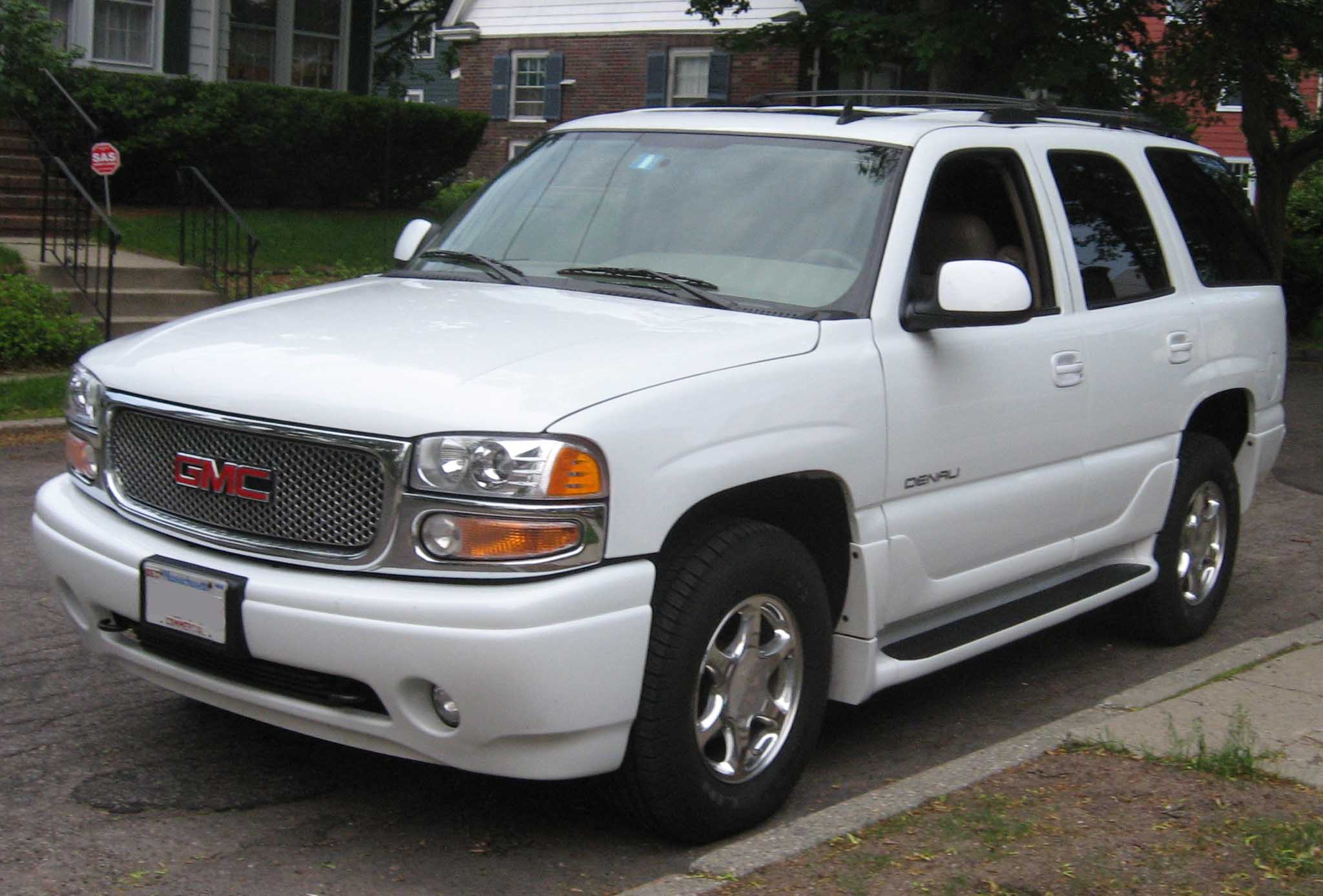 GMC Yukon: 9 фото