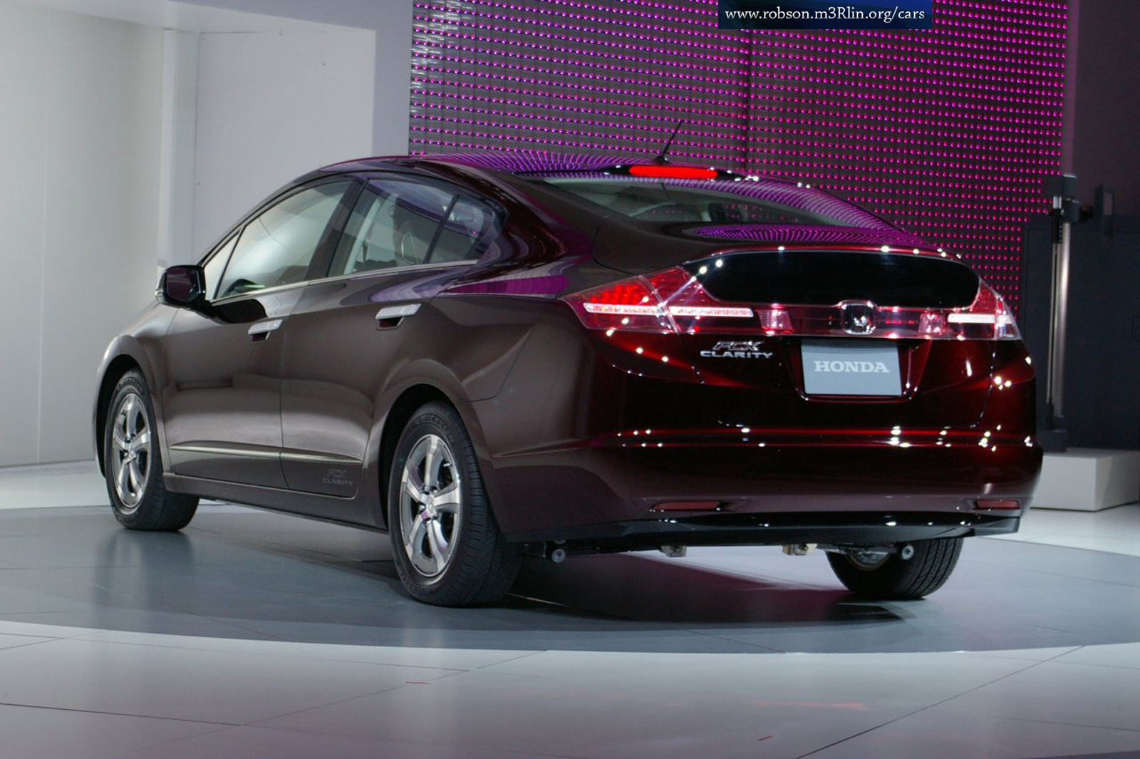 Honda FCX Clarity: 10 фото