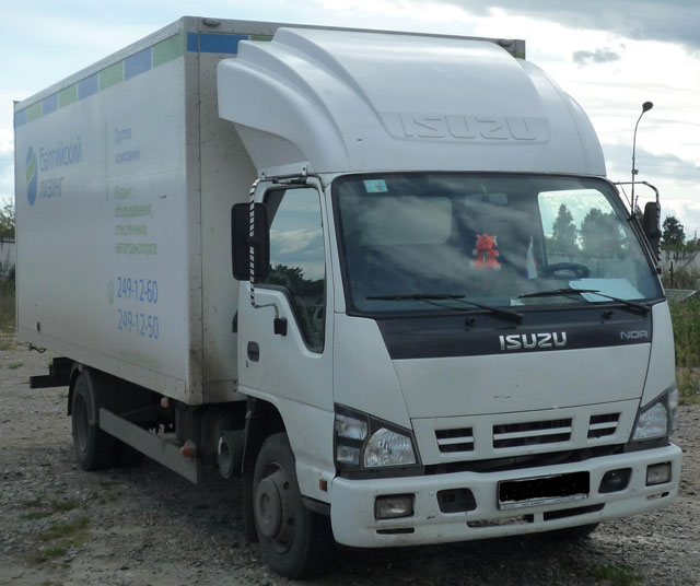 Isuzu NQR: 7 фото