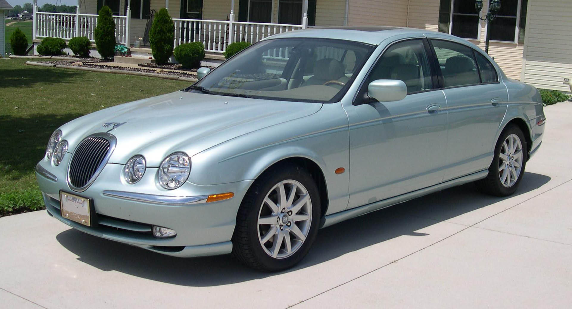 Jaguar S-Type: 3 фото