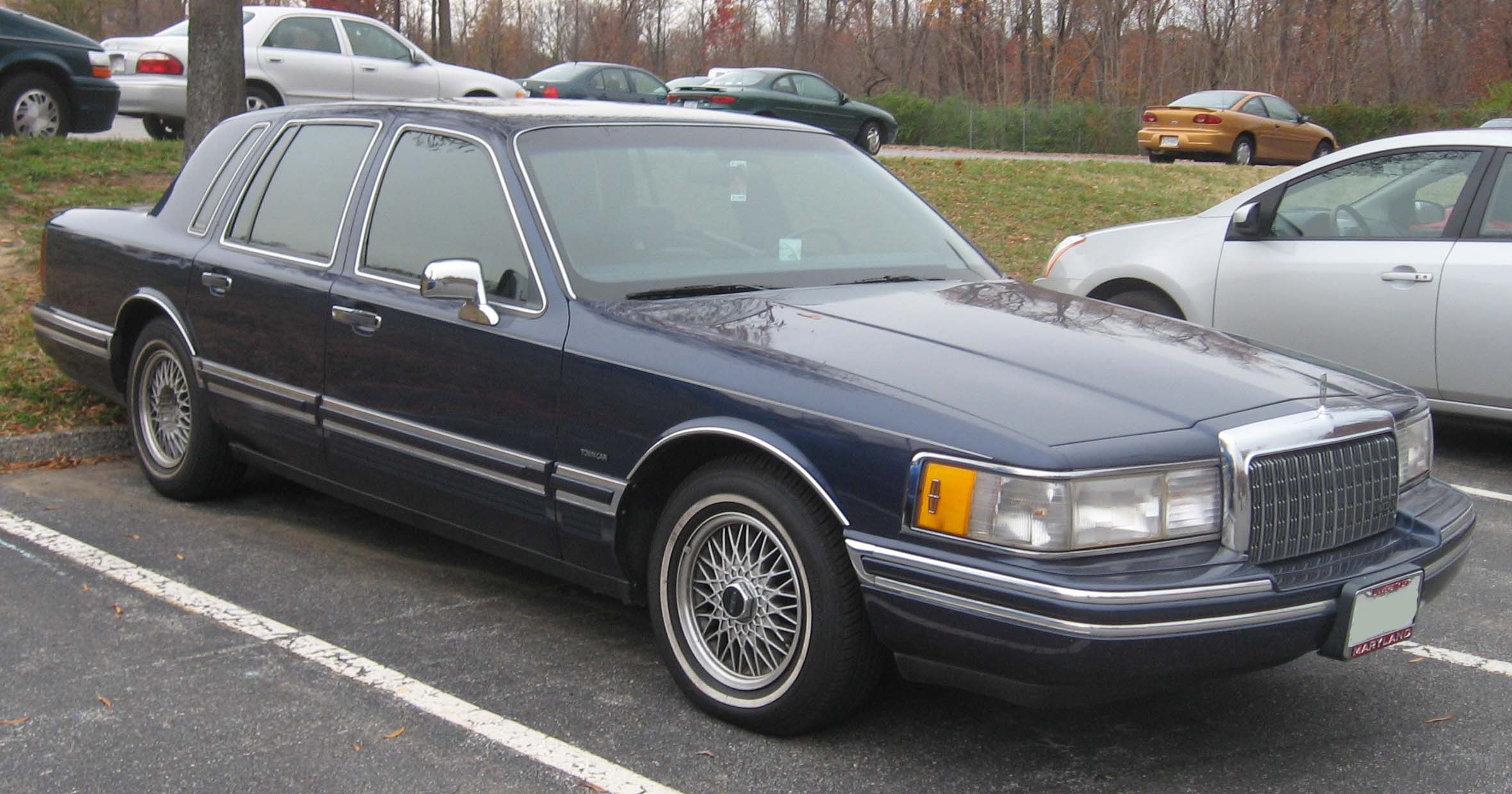 Lincoln Town Car: 4 фото