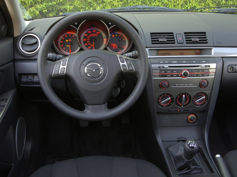 Mazda 3 Sedan I: 5 фото