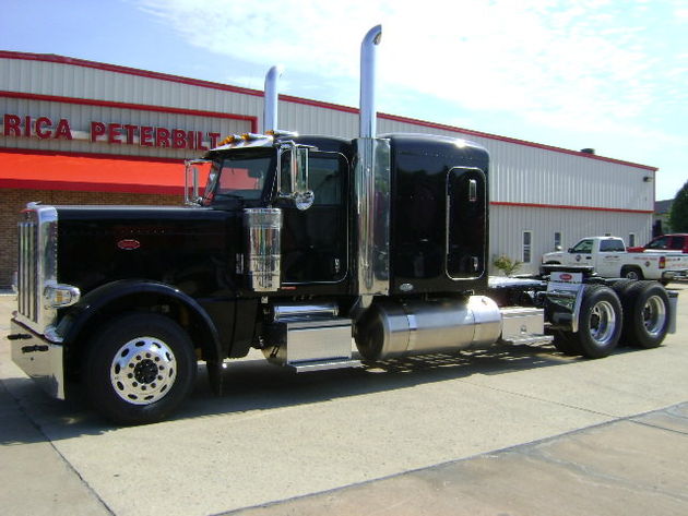 Peterbilt 389: 11 фото