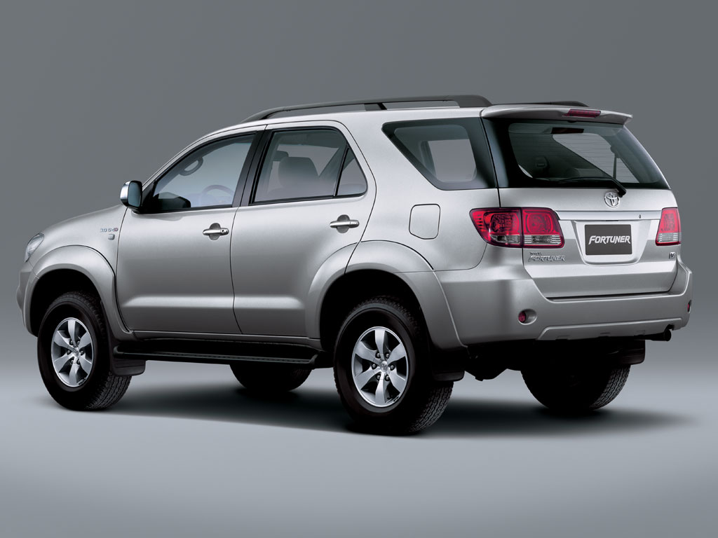 Toyota Fortuner: 10 фото