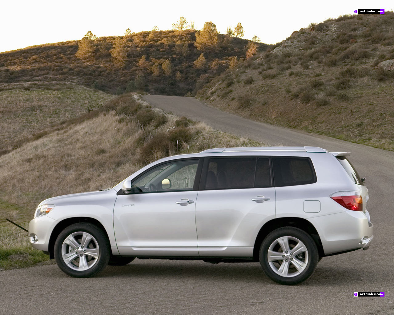 Toyota Highlander: 4 фото