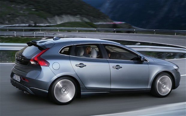 Volvo V40: 10 фото